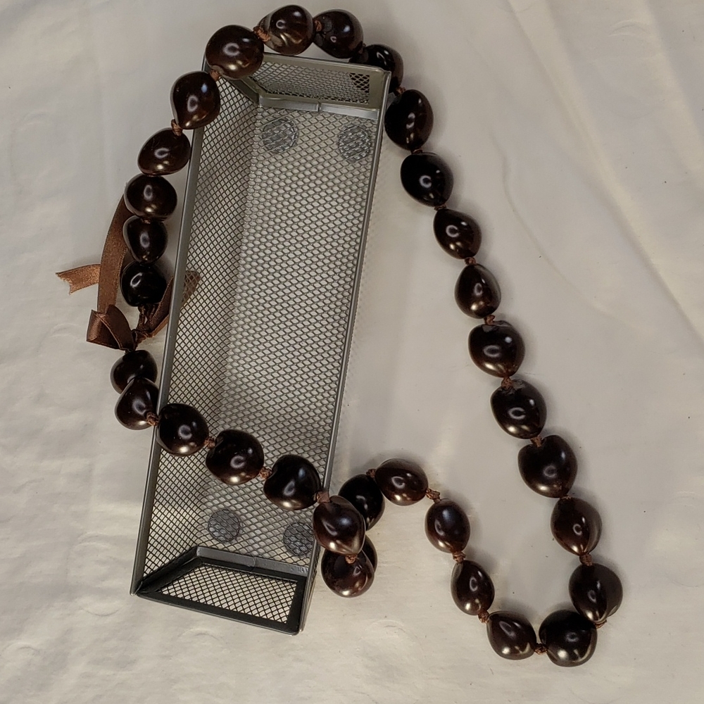 Hawaiian kukui bead necklace